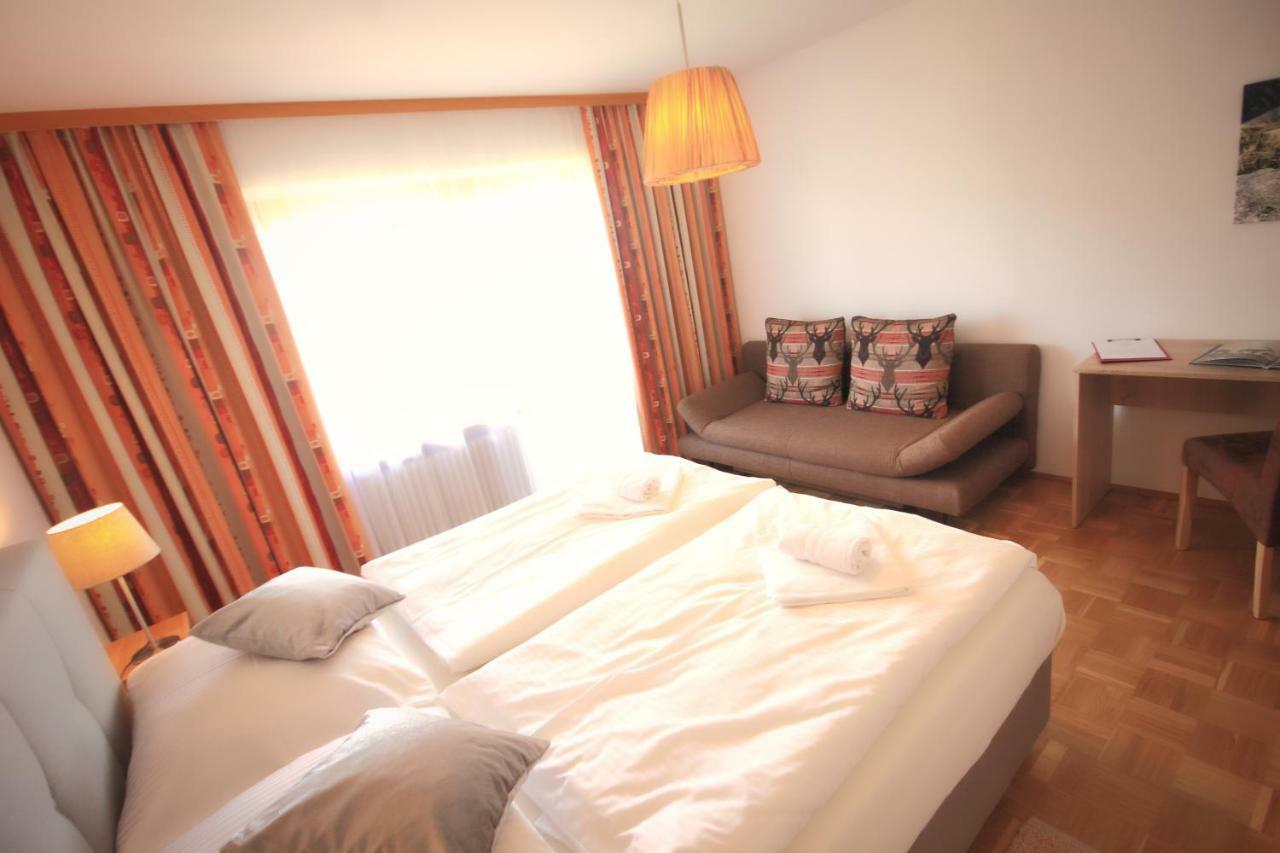 Hotel Pension Eichenhof Ried im Zillertal Eksteriør bilde