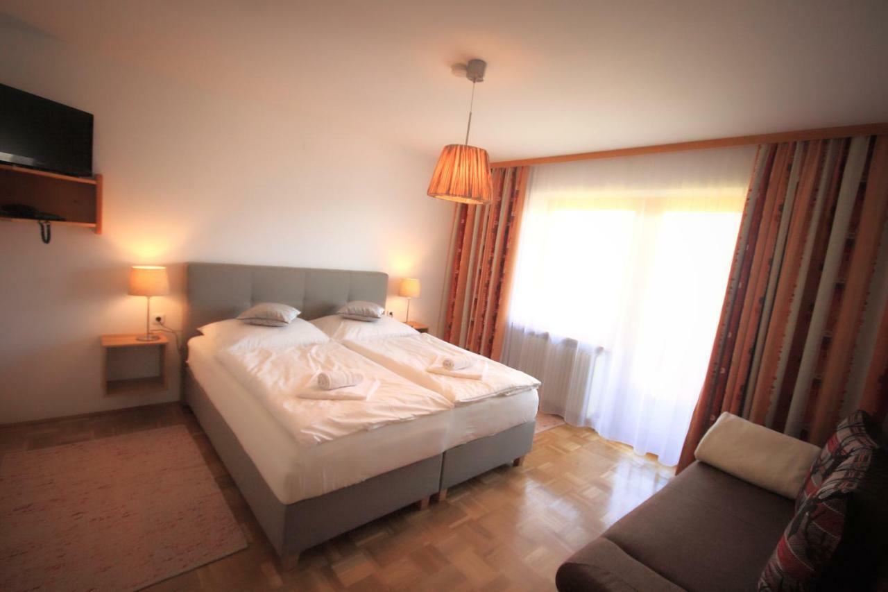 Hotel Pension Eichenhof Ried im Zillertal Eksteriør bilde